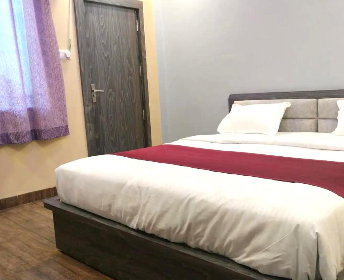 Baba Hotel Shāmpur Exteriör bild